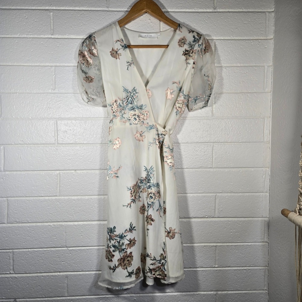 ASTR the Label Floral Wrap Dress Medium Silk Blend Puff Sleeve Wedding Angel